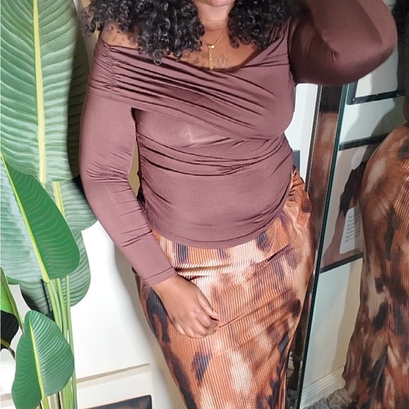 SHEIN Chocolate Off-Shoulder Blouse - Picture 1 of 4